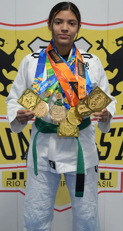 Bastos BJJ student displaying gold medals from Pan Kids and IBJJF competitions